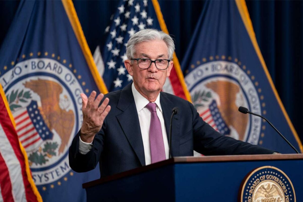 Asian currencies remained stable on Friday, while the US dollar recovered from its lowest level in 3 and a half months amid expectations of more signals on interest rates from Federal Reserve Chairman Jerome Powell's speech.