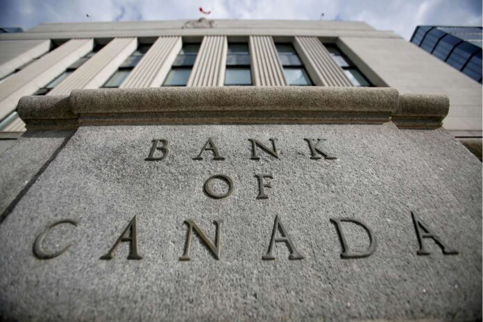 On December 6 (local time), the BoC once again decided to maintain the key interest rate at 5%, marking the third consecutive decision in 2023. While there were no specific adjustments, the bank still hinted at the possibility of raising interest rates in the future if inflation does not decrease, although the market has begun to anticipate a rate cut in 2024.