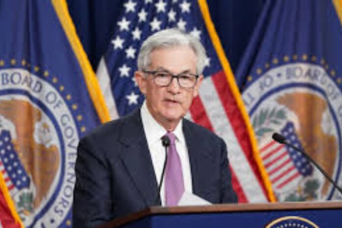However, the minutes stress that it is premature to consider interest rate cuts, which currently range from 5.25% to 5.5%, marking their highest level in 23 years.